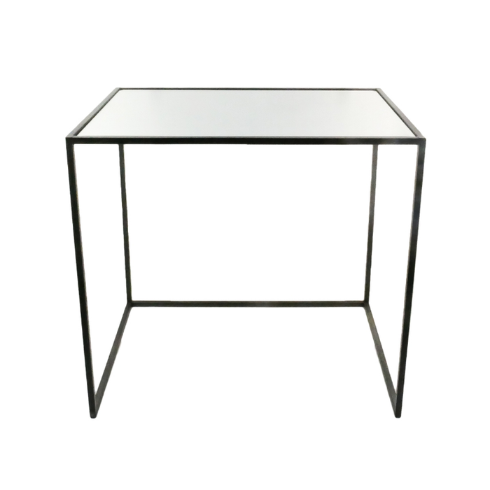 Spacious and reflective surface of Bella Nest Tables with room-enhancing design
