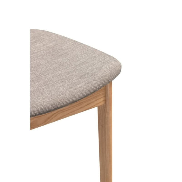 Lipwood's Elegant Charm dining chair: A blend of solidity and style in oak finish