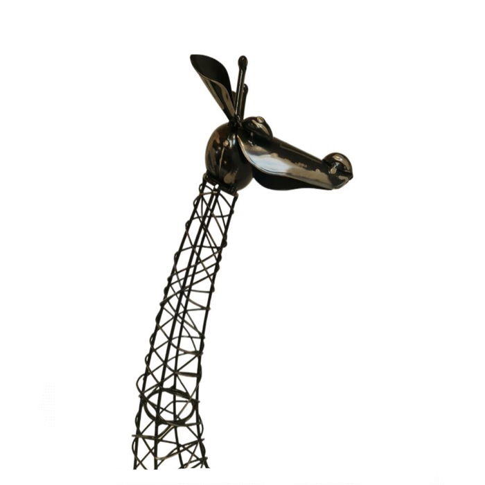 Savannah Elegance: Metal Art Giraffe Home Décor Ornament
